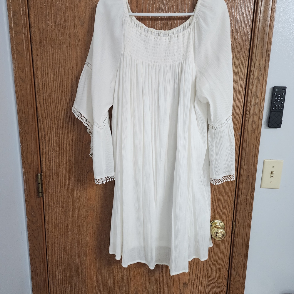 Flowy Sleeved White Women's Dress